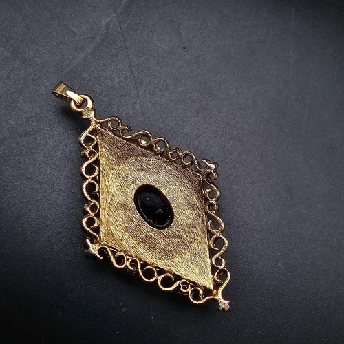 Vintage Black Glass Cameo Pendant Gold Tone Diamond Shape Lady Head Portrait - 第 2/9 張圖片