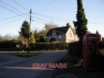 FOTO T-KREUZUNG IN KILMESTON EIN TELEFONMAST IST DAS HERZSTÜCK DIESER VILLA