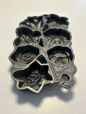 Vintage John Wright Cast Iron Cake Muffin Cornbread Floral Mold 1991 USA