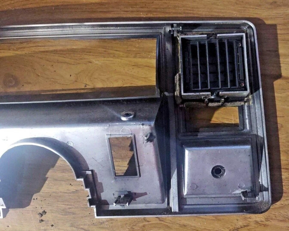 Oldsmobile Delta 88 y 98 Regency 1977-84 tablero bisel embellecedor bisel FC-27 Foto 4 de 4