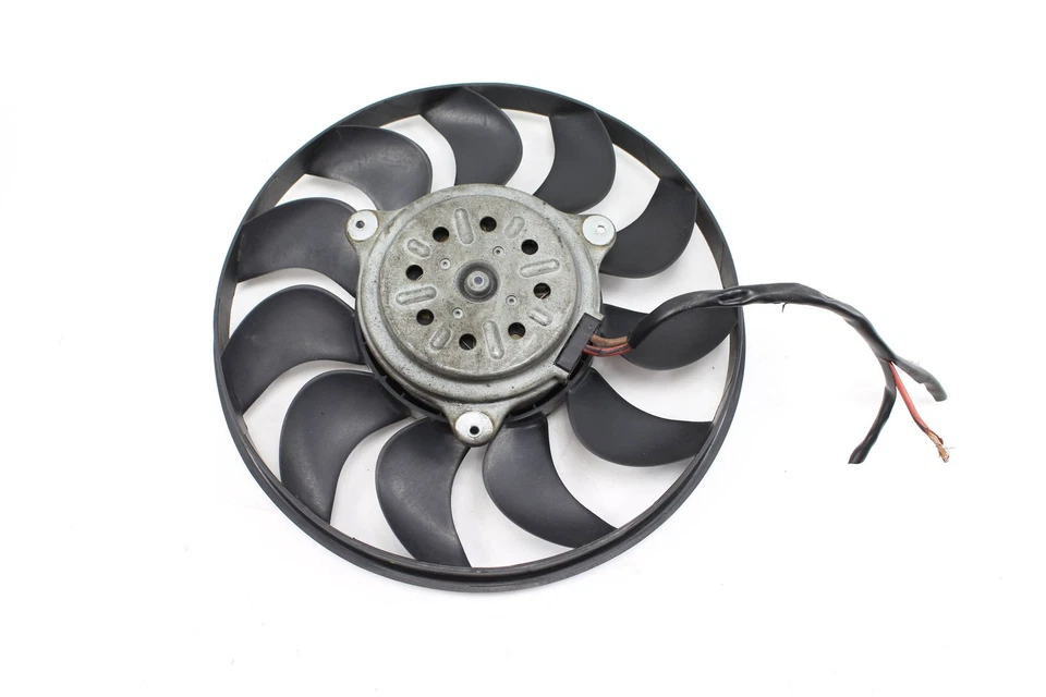 AUDI RS4 2007-2008 4,2 L - Ventilador de refrigeración eléctrico derecho 8E0959455H Foto 2 de 4