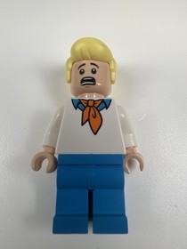 LEGO Scooby-Doo Fred Jones Minifigure Retired 75902 Mystery Machine Cartoon