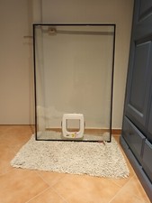 Hochwertiges Fenster mit Katzenklappe