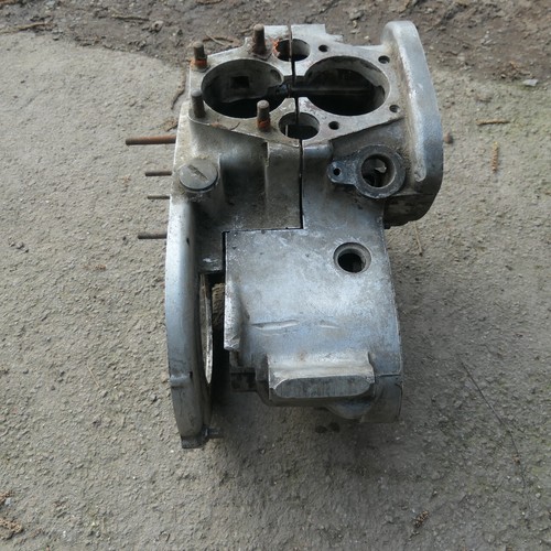 Triumph T90 (350 Unit Twin) Crank Cases. H32389, 1962 TO 1968 - Picture 4 of 15