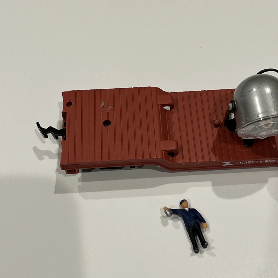 N-SCALE MODEL POWER Safety First Search Light Metal FLAT CAR Works Power See Pic - Image 3 of 4