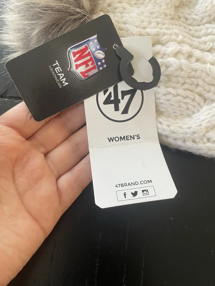 NFL Washington Commanders Women’s White Cable Knot Beanie NWT - Image 4 of 4