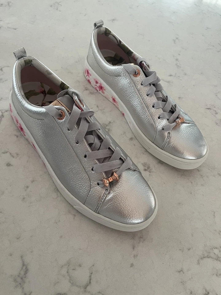 Tênis Ted Baker Feminino Londres NOVO Estampado Kelleip Prata Metálica Dourado 9.5 - Imagem 2 de 4