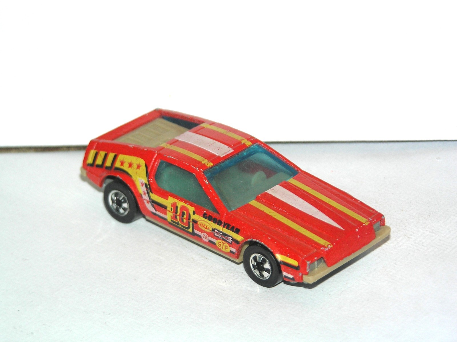 Vintage Hot Wheels Blackwall Turismo **PINK LIGHT SPECIAL**