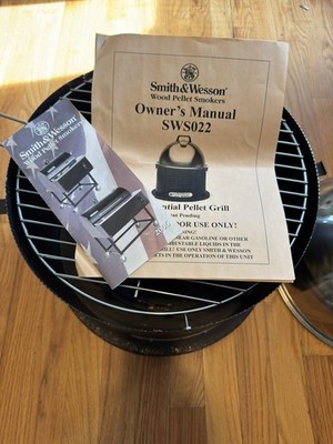 Smith & Wesson SWS022 .22 MAG Traeger Pellet Smoker Grill w/ Manual Great Cond.