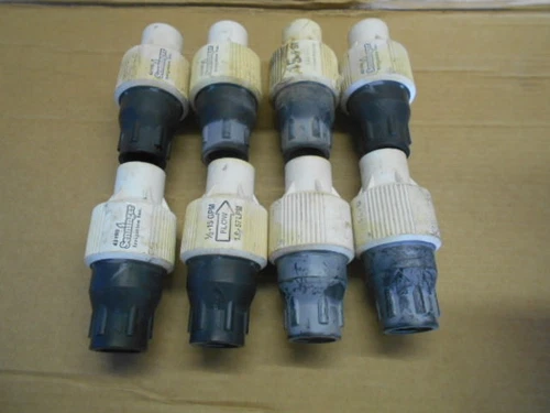 Lot (10) Lindsay and Senninger 15 PSI Pressure Regulator