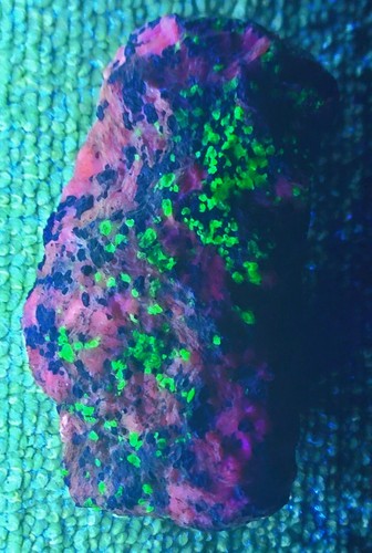Rare Large Beautiful Wedge Fluorescent Mineral Sterling Hill Willemite Calcite - Picture 7 of 17