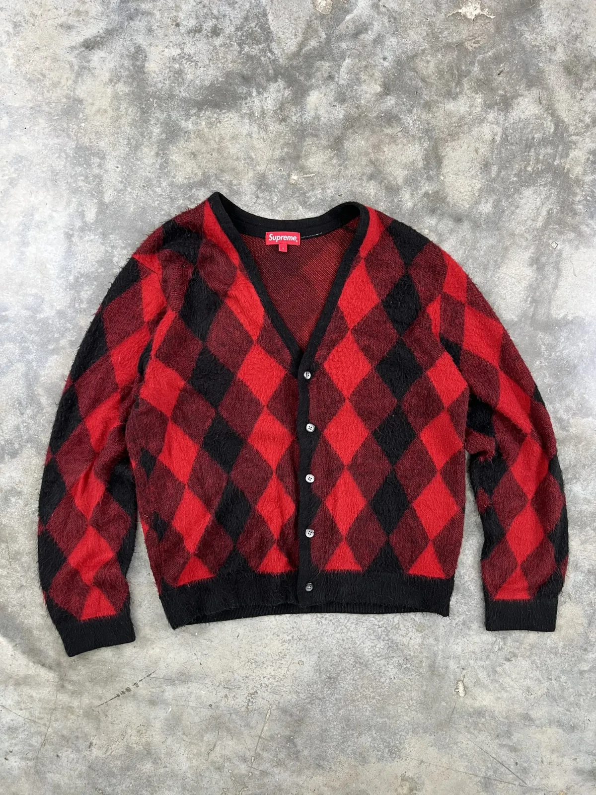 Cardigan Argyle brossé suprême rouge noir grand SS18
