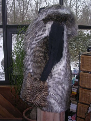 VESTE GILET EN FAUSSE FOURRURE À CAPUCHE RARE ÉDITION COLLECTOR magasin SPIRITHOODS ALASKAN HAWK