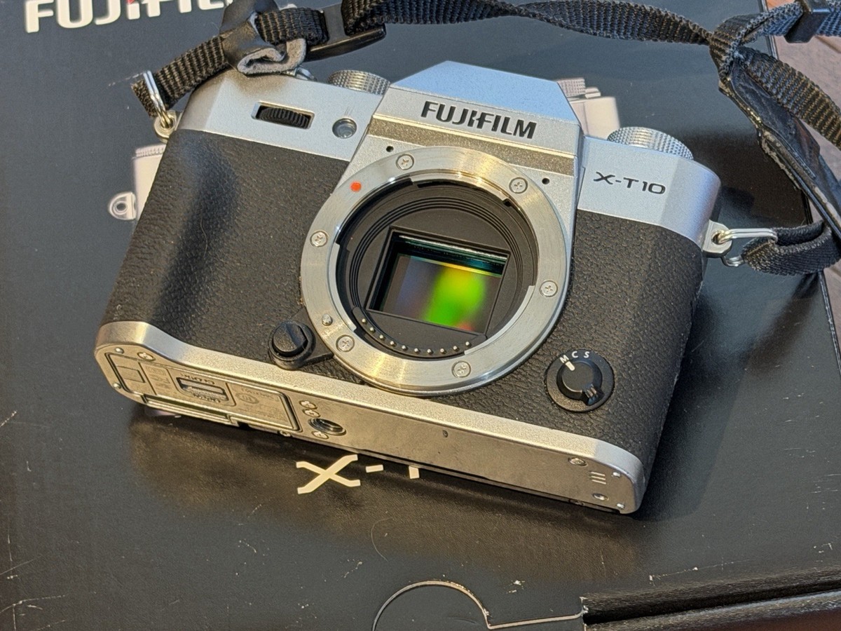 FUJIFILM X-T10 本体　ジャンク Fuji Fujifilm X-T10 XT10 XT-10 16.3MP Silver * PARTS / REPAIR