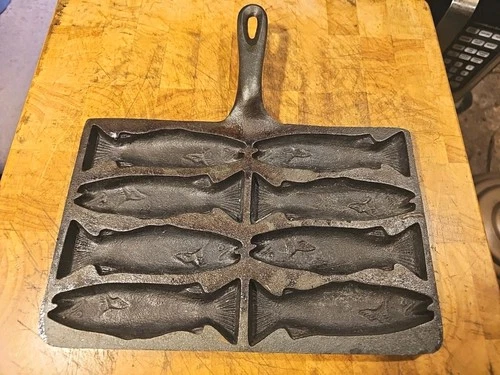 Rare Vintage Lodge Cast Iron  For Eddie Bauer Fish/ Salmon/ Trout Corn Stick Pan