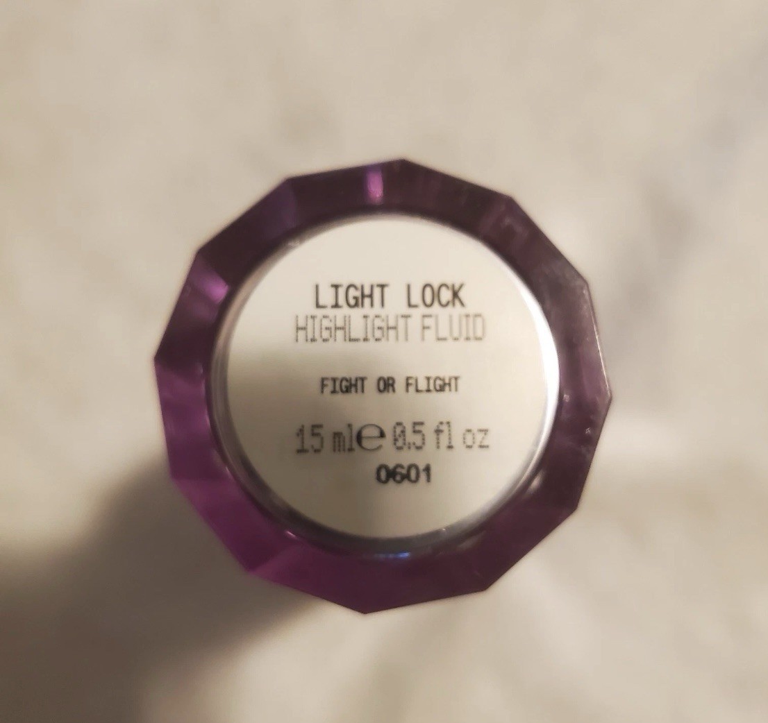 About - Face Light Lock Highlight Fluid- Shade: Fight or Flight. *NWOB 