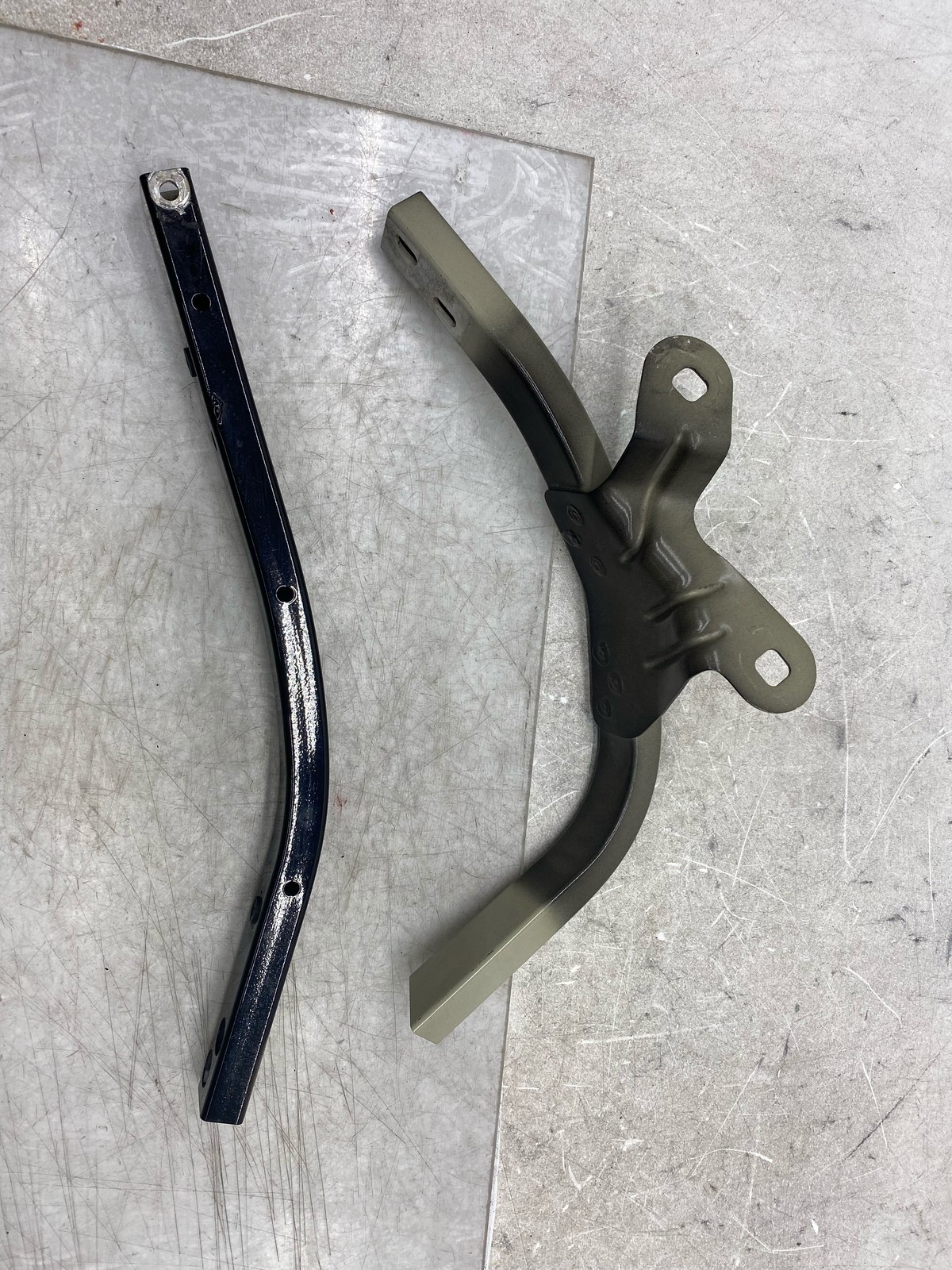 2016-2020 BENTLEY BENTAYGA OEM RH FRONT RIGHT HEADLIGHT LAMP BRACKET SET 2 PCS