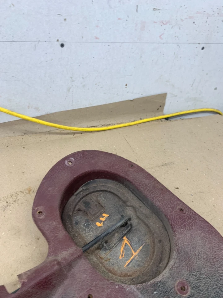 Chevrolet GMC 1973 1980 K5 C10 K10 K30 ventilación izquierda panel pateador moldura rojo derecho Foto 4 de 4