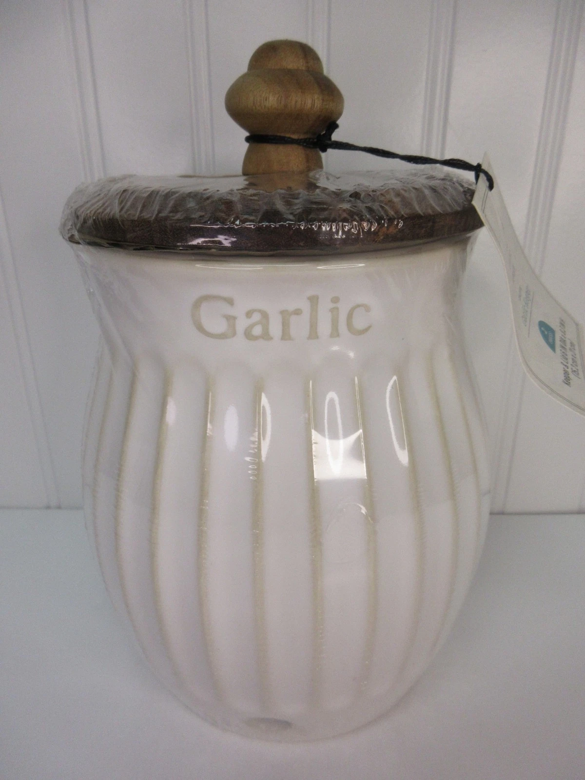 Pioneer Woman Colette Garlic Keeper White Stoneware
Opens in a new window or tab