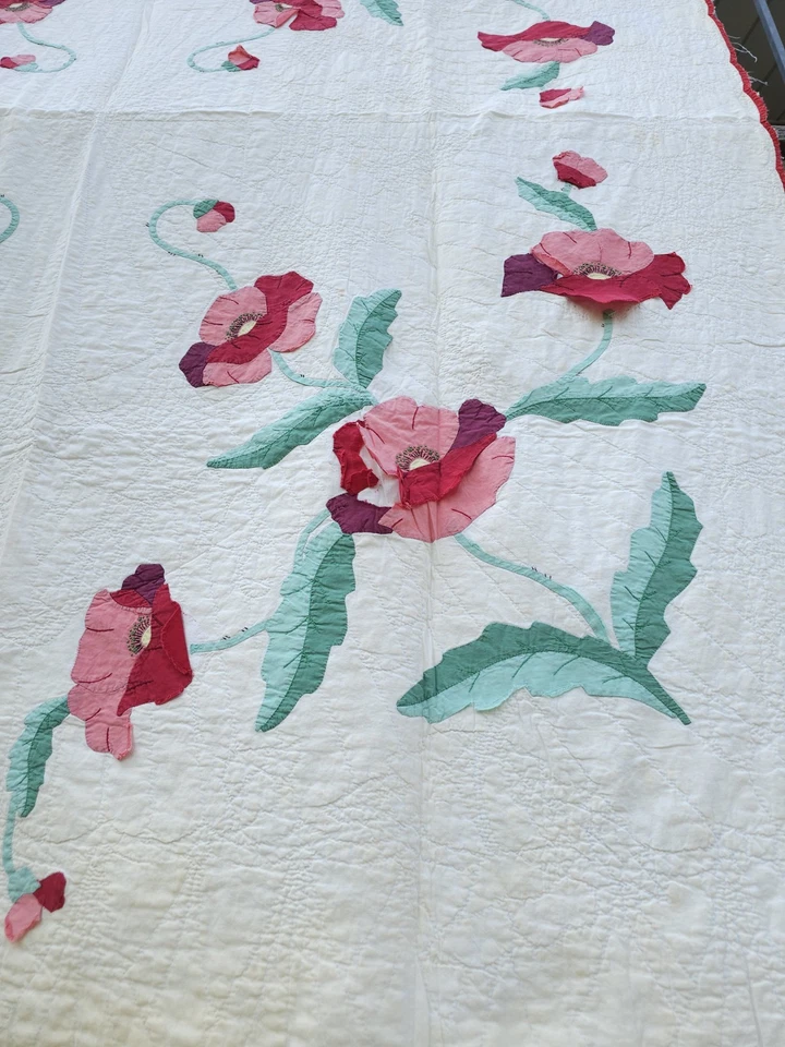 Винтажное антикварное лоскутное одеяло с аппликацией из красного и зеленого мака 1930-х годов с цветочным рисунком ручной работы 87 x 73 дюйма - Изображение 4 из 4
