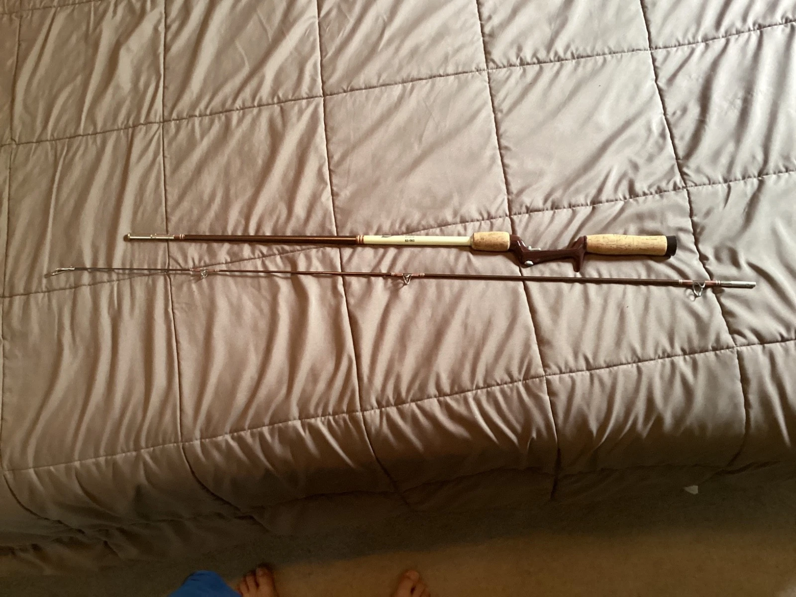 Vtg "Holiday Exclusive Design by St. Croix 63-083" 2-pc 5’-6”Casting Fishing Rod
Opens in a new wind