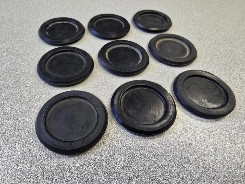 LOTE DE 9 TAPONES DE GOMA PANEL DE CARROCERÍA DELANTERA ORIGINALES USADOS BONITOS PORSCHE 914 914-6 Foto 2 de 4