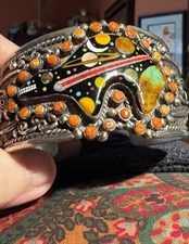 VERY RARE VINTAGE NAVAJO (? CLAYTON TOM ) RAISED  MICRO-INLAY COSMIC BEAR CUFF !