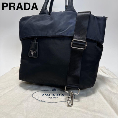 J22 avec sac de rangement Prada nylon logo triangulaire à prix réduit réversible 2 voies