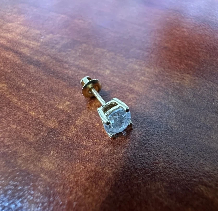 Pendiente de diamantes de 1,24 quilates, parte posterior atornillada, oro amarillo de 14 k / en venta Foto 3 de 4