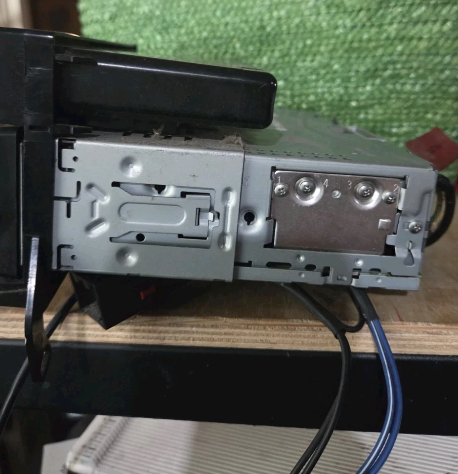 Kenwood Stereo KDC-HD942U Faceplate Missing & Remote, Wiring Harness Incl Parts - Image 2 of 4