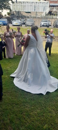 wedding dress size 20 used - Picture 4 of 7