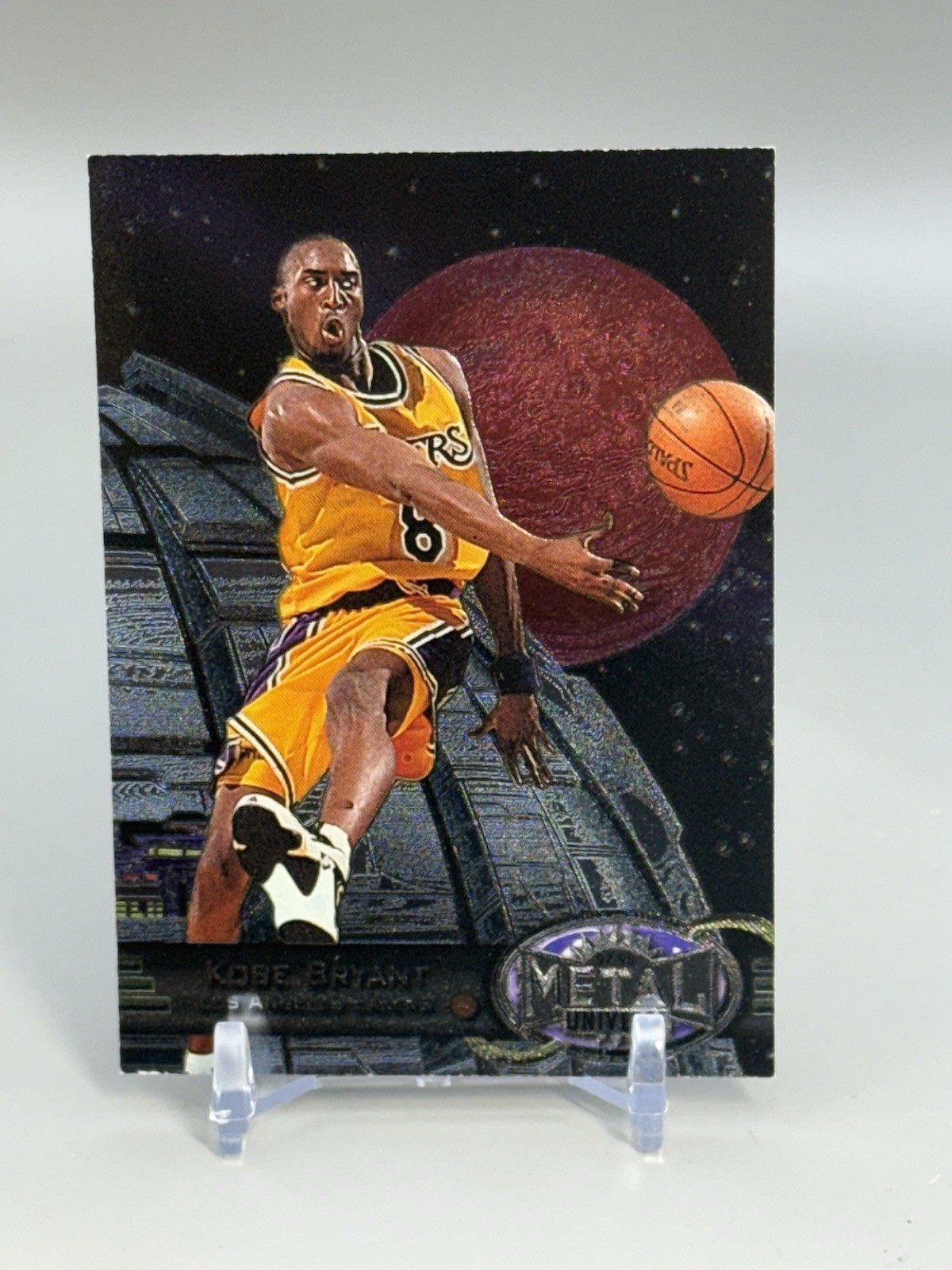 KOBE BRYANT 1997-98 SKYBOX METAL UNIVERSE BASKETBALL LAKERS #81