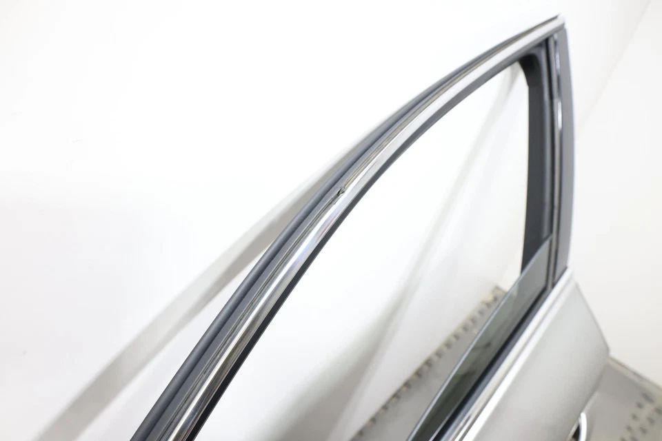 Lexus NX300 2019-2021 montaje de puerta delantera izquierda del lado del conductor OEM plateado_1J7 Foto 3 de 4