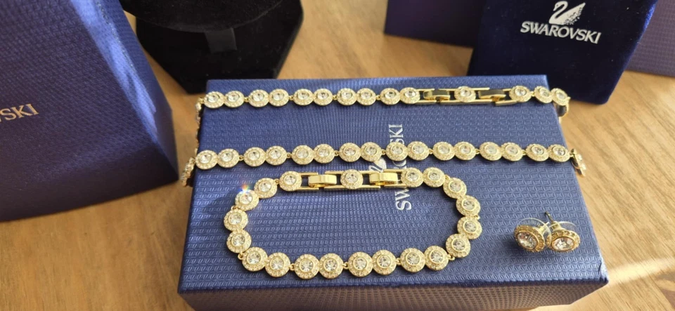 Juego Swarovski Una Angelic Chapado en Oro 18k - Collar, Pulsera y Pendientes Foto 2 de 4
