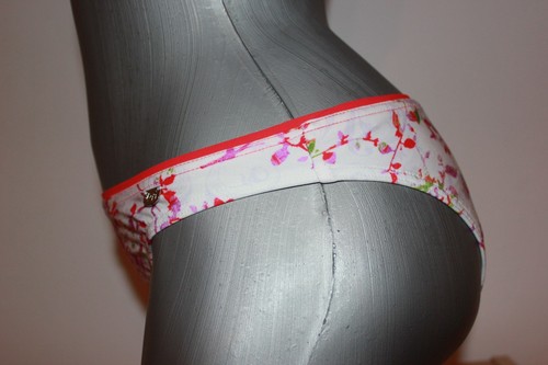 Bikini estribo Triumph "Sloggi Tango Bloom CTOW" talla 38 B Mini 38 sin vadear - Imagen 10 de 12