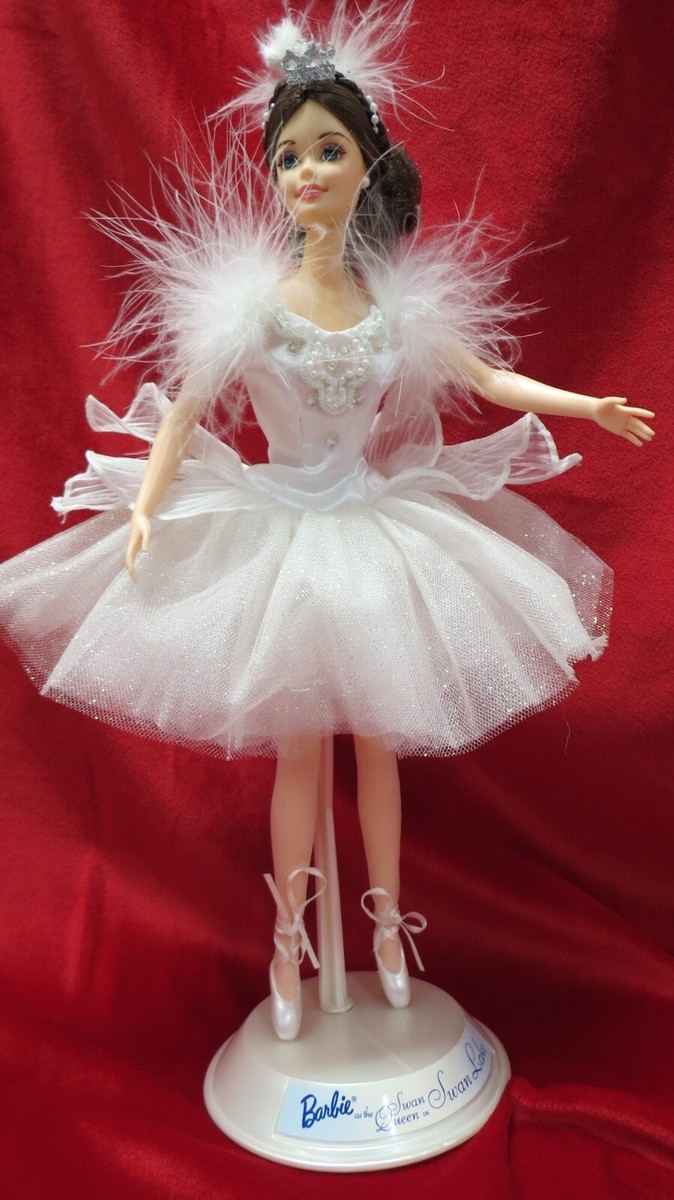 バービー　スワン　クイーン　Barbie swan lark Amazon.com: Barbie Swan Queen from Swan Lake 12