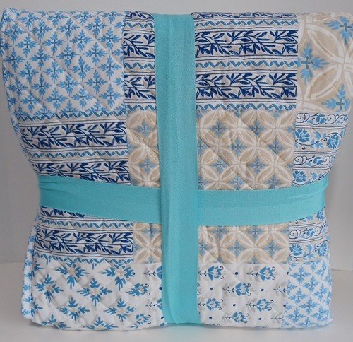 MARTHA STEWART HOME CARLY KING QUILT SET 3 PC WHITE WITH BEAUTIFUL BLUE WHITE - Picture 2 of 2