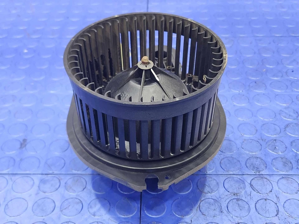 Conjunto de motor soplador de aire acondicionado calentador trasero Chevy Suburban 2000-2020 OEM 25783777 Foto 2 de 4