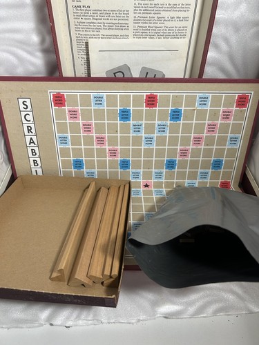 VINTAGE SCRABBLE CROSSWORD GAME NO 4024 HASBRO MB 1998 COMPLETE GAME - Picture 8 of 15
