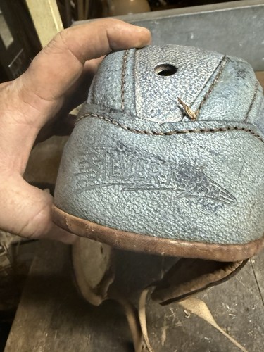 Vintage Raro Argento Flash Calcio Abbigliamento Sportivo Pelle Casco Protezione Gear USA - Foto 7 di 20