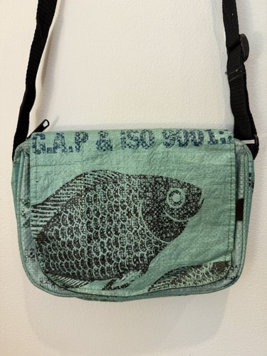 Torrain recycelte Handtasche Fisch künstlerisch leicht robust verstellbarer Riemen - Bild 2 von 8