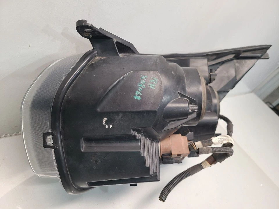 Faro derecho Ford Transit 350 2015-24 pasajero - halógeno con moldura negra Foto 4 de 4