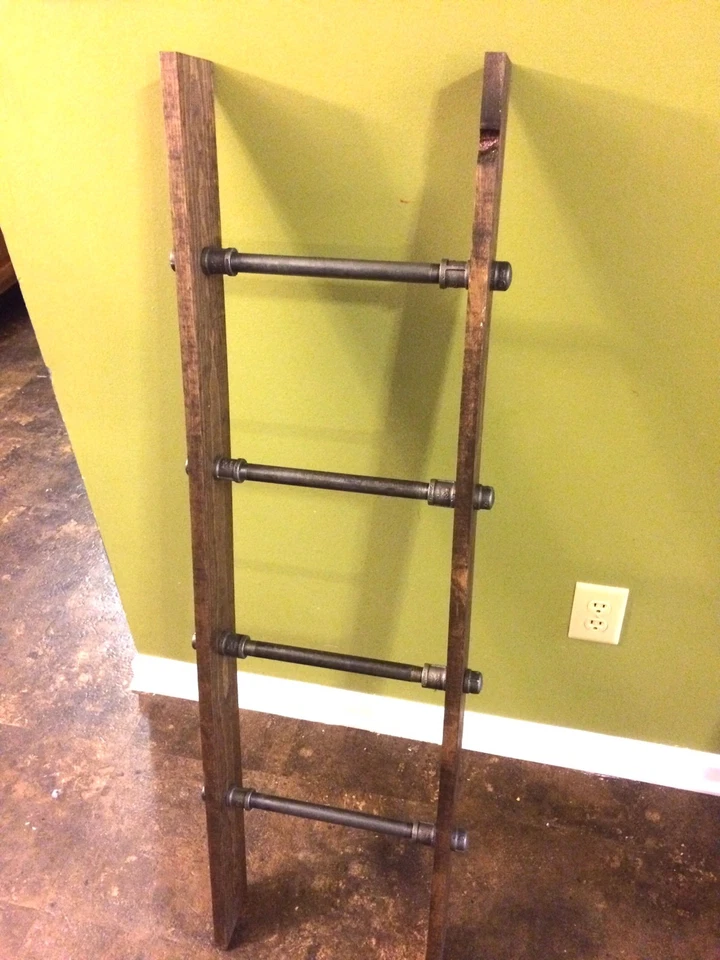Rustic Industrial Pipe and Wood Blanket Ladder - Wood Quilt Ladder - Wall Ladder - Image 4 of 4