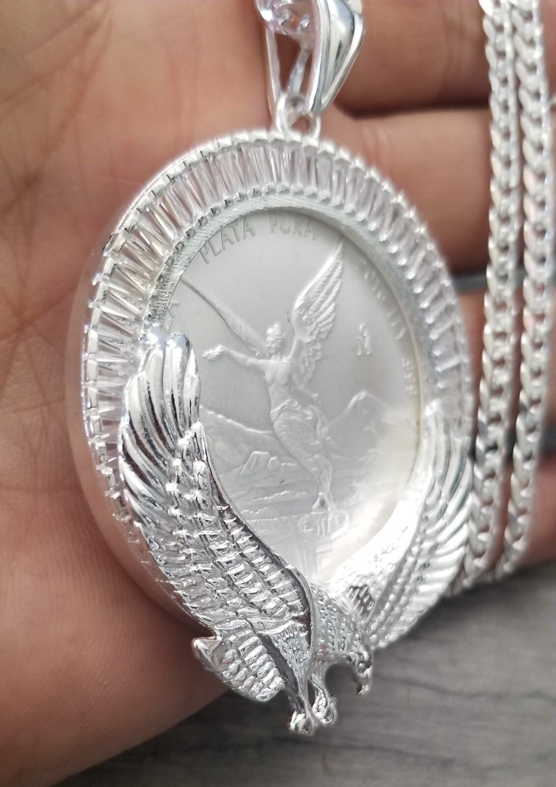 cadena bizel con zirconia y mone.da de 1 oz plata 925 MX 79g 24