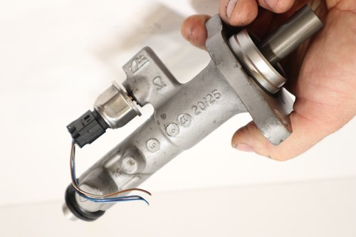 Mercedes Brake Master Cylinder CLK320/CLK350/SLK280/SLK300 - Picture 4 of 7