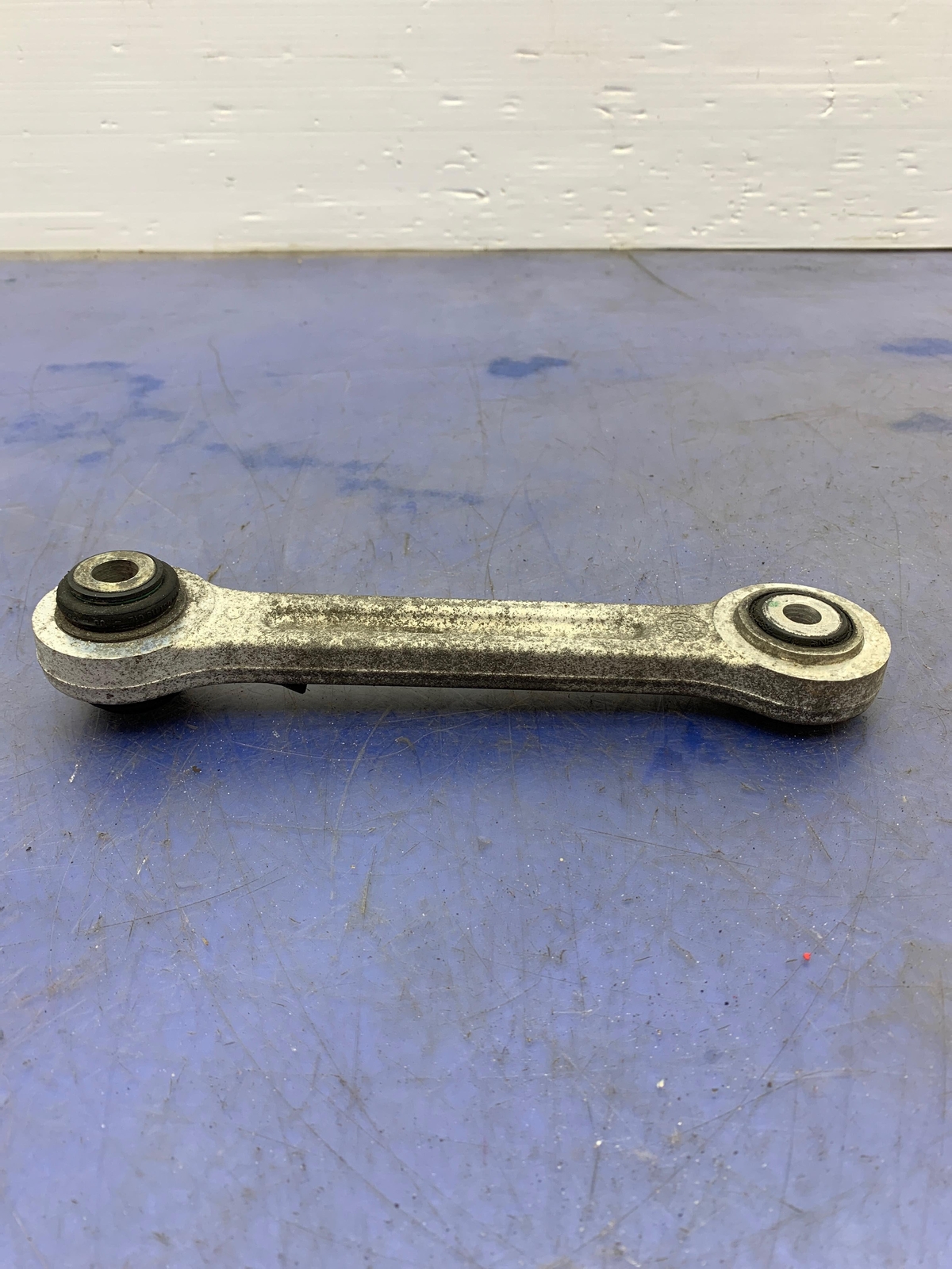 2014 - 2016 MASERATI GHIBLI M157 LEFT REAR UPPER CONTROL ARM SET *SURFACE RUST*
