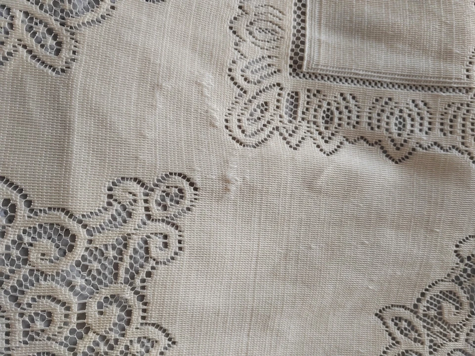 Plauener Spitzen Tischdecke aus Omas Wäschetruhe, hellgelb, 1,20 x 1,35 m - Bild 4 von 4