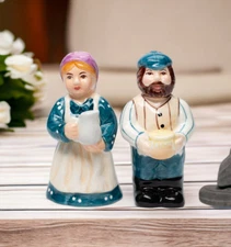 Ceramic Jewish Farmers Salt and Pepper Shakers, Hanukkah Decor, Hanukkah Gift, J