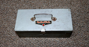 VINTAGE RED DEVIL TOOLS METAL CARRY CASE