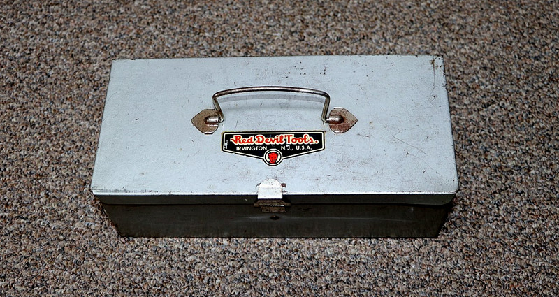 VINTAGE RED DEVIL TOOLS METAL CARRY CASE